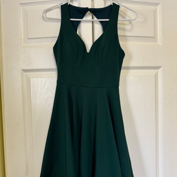 B Darlin Green Halter Flare Prom Dress - Juniors Size 1/2 - Picture 1 of 5